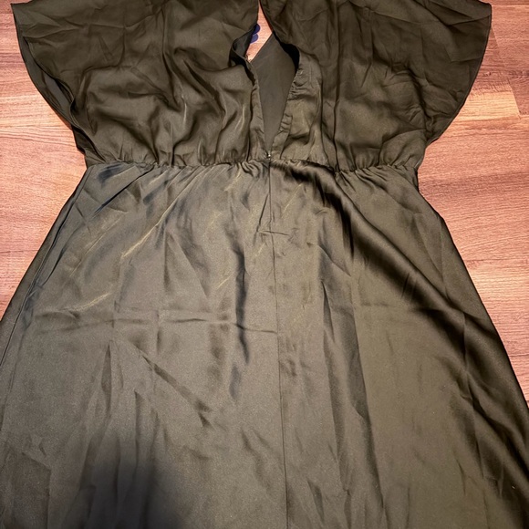 Elegant Green Women's Dress - Picture 6 of 8